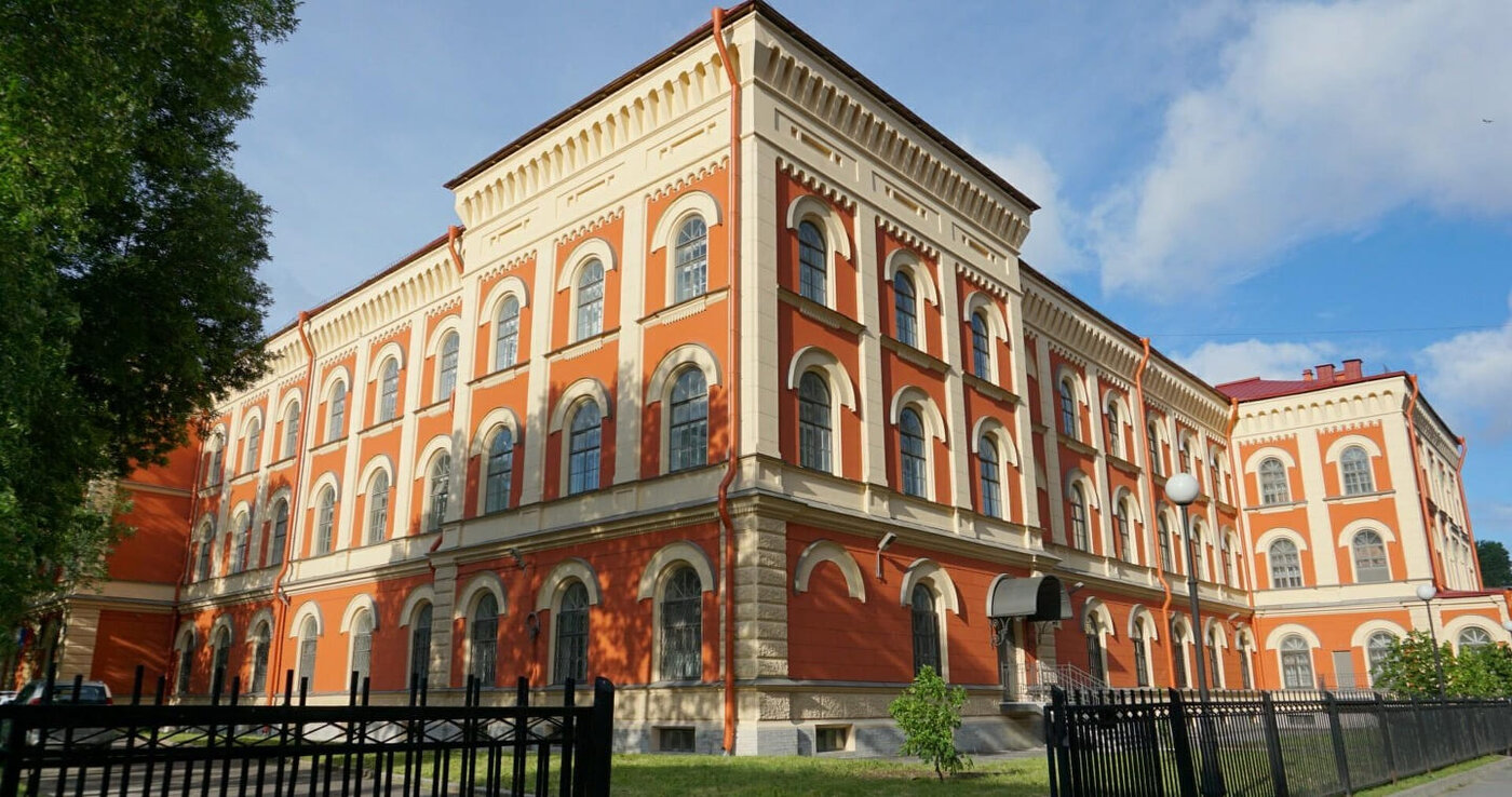 Здание гимназии 209 — памятник архитектуры