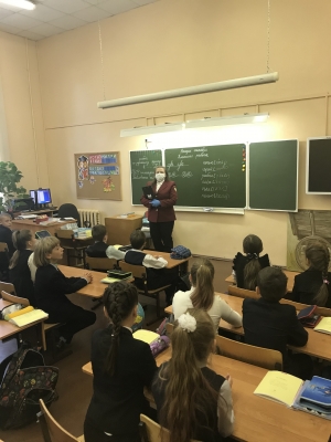 Сотрудница Роспотребнадзора провела Урок здоровья в 4 классе.