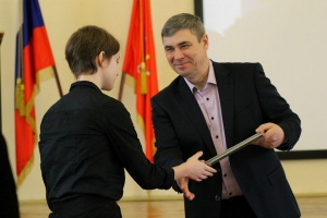 Победителей конкурса «Рисунки победы. Малая дорога жизни» наградили в Павловской гимназии