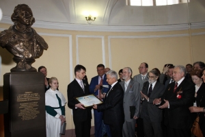 Торжественное открытие бюста императора Павла I в гимназии