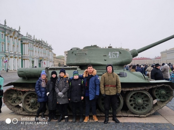 27 января 2020 года обучающиеся Павловской гимназии посетили выставку исторической и военной техники на Дворцовой площади