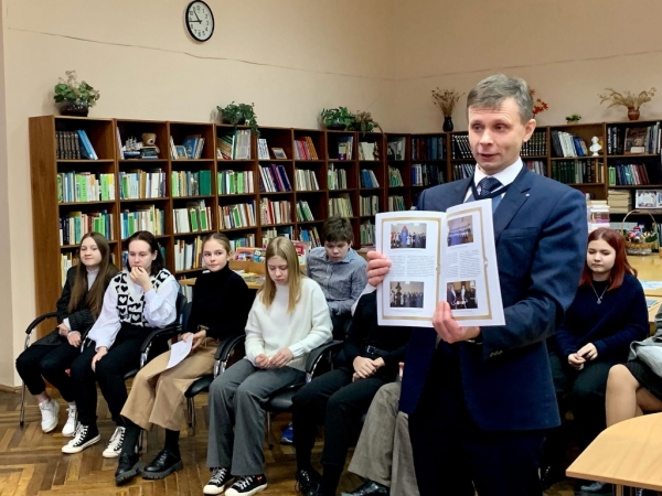 12 декабря исполнилось 10 лет сотрудничества Общественной организации Золотая Книга Санкт-Петербурга и гимназии