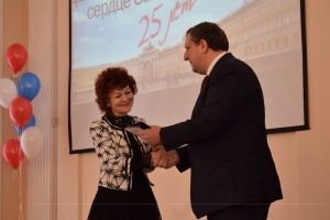 Сотрудник Павловской гимназии Татьяна Яковлевна Елисеева награждена почётным знаком "За заслуги перед Центральным районом"