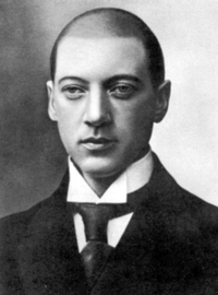 15 апреля - 136 лет со дня рождения поэта, учёного, офицера Николая Степановича Гумилёва (1886 г.). После революции 1917 г. Н. Гумилёв преподавал в Институте живого слова, который располагался в здании Павловского института
