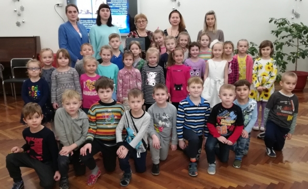Выставка детско-родительского творчества «Загадочная Антарктида» в детском саду гимназии